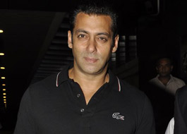Salman Khan donates blood at camp in Pune