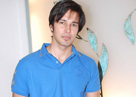 Rajneesh Duggal to romance Karisma Kapoor in Dangerous Ishq