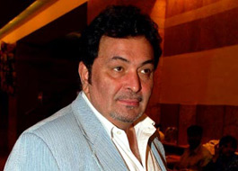 Rishi Kapoor injures his knee while dancing with Ali Zafar Rishi Kapoor injures his knee while dancing with Ali Zafar