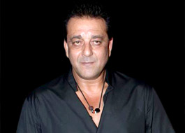 Sanjay Dutt cuts wedding cake with sword