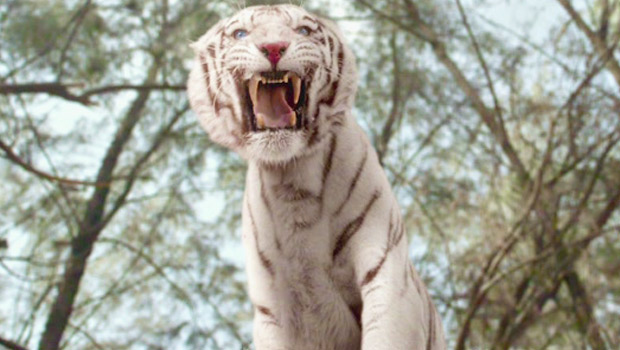 Theatrical Trailer (Roar) Theatrical Trailer (Roar)