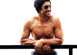 Amit Sadh detained at US airport for carrying Kirpan Amit Sadh detained at US airport for carrying Kirpan