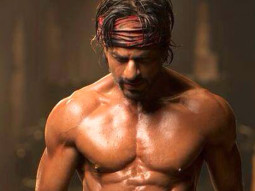 Shah Rukh Khan From 6 Pack Abs To 10 Pack Abs