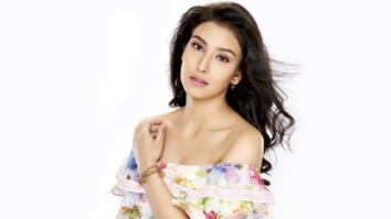 Celeb Wallpaper Of Navneet Kaur Dhillon