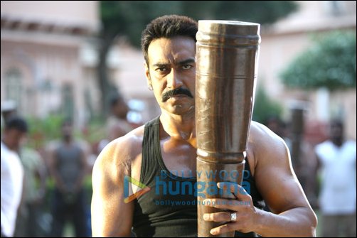 Ajay lifts ‘ballam’ on sets of Bol Bachchan