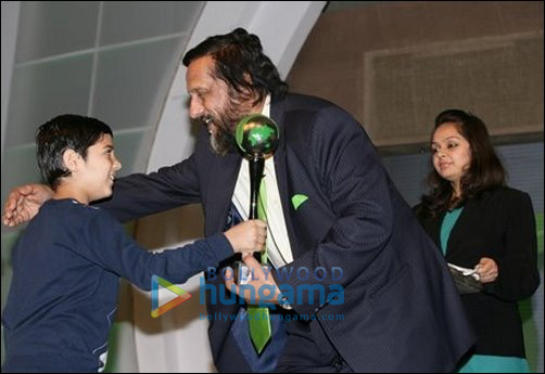 Akshay Kumar’s son Aarav makes a statement