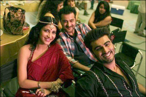 Check out: Shruti Haasan, Arjun Kapoor on sets of Tevar shooting for ‘Madamiya’