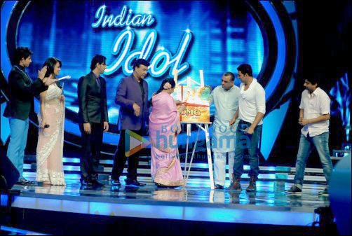 Akshay, Paresh, Asha Bhosle unveil OMG Oh My God!’s music