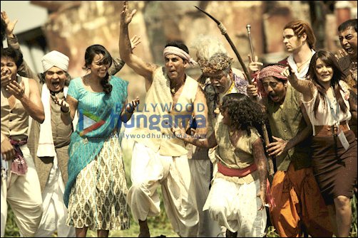 Check out: Akshay and Sonakshi dance in mud for Joker