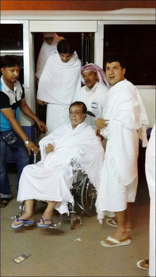 Kader Khan leaves for Mecca to perform Haj