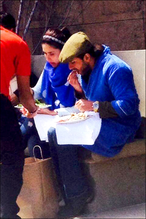 Check out: Kareena with Ileana, Saif on Happy Ending set