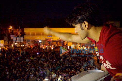 Ranveer Singh entertains crowds in Purulia