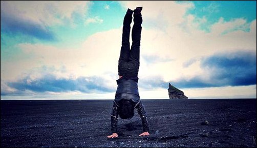 Check out: Shah Rukh Khan does the perfect hand stand Check out: Shah Rukh Khan does the perfect hand stand