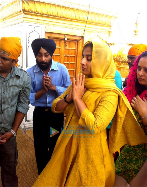 Check out: Vidya Balan visits the Golden Temple