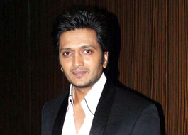 Riteish Deshmukh contributes INR 25 lakhs for drought relief in Latur Riteish Deshmukh contributes INR 25 lakhs for drought relief in Latur