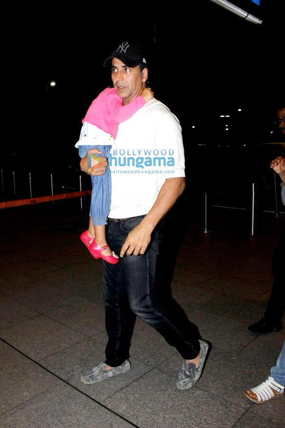 Akshay Kumar snapped at the airport departing for family holidays Akshay Kumar snapped at the airport departing for family holidays