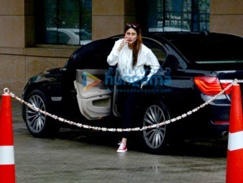Kareena Kapoor Khan visits Saif Ali Khan after his thumb surgery