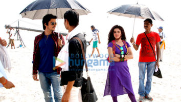 Darshan Kumaar, Piaa Bajpai