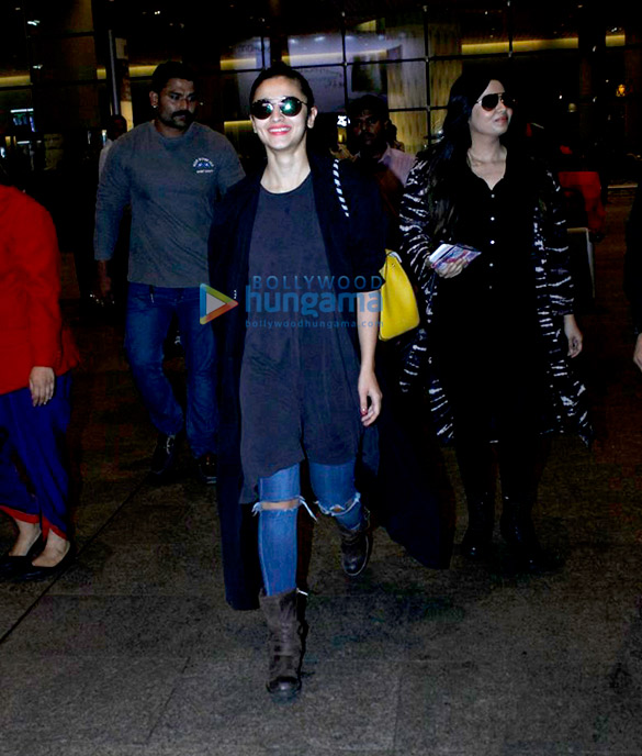 Alia Bhatt, Imtiaz Ali & Bobby Deol snapped at the interntional airport Alia Bhatt, Imtiaz Ali & Bobby Deol snapped at the interntional airport