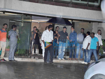 Salman Khan, Lulia Vantur, Varun Dhawan & others at Arpita Khan's party