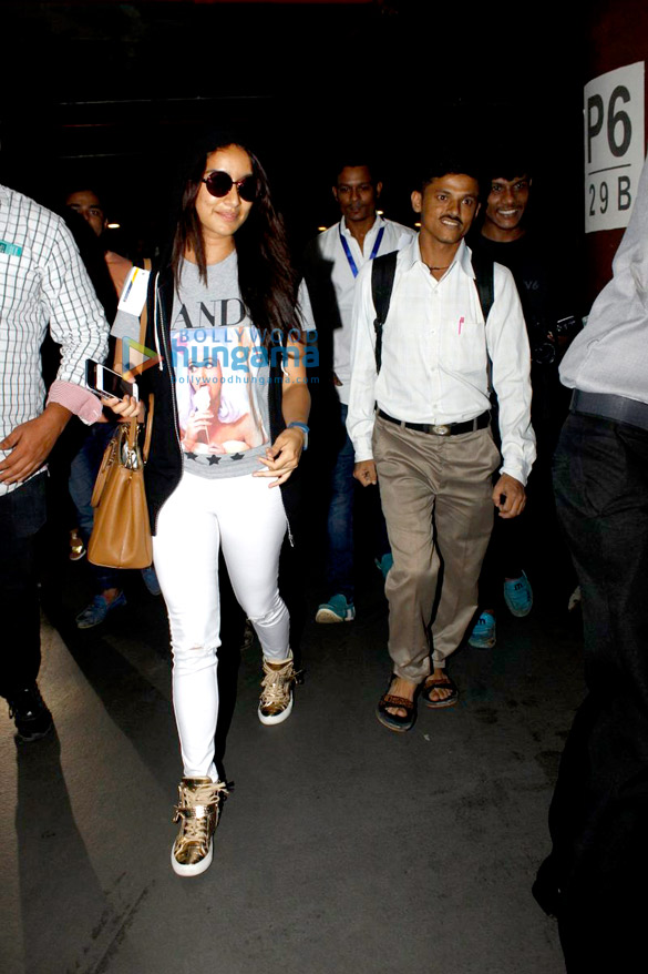 Shraddha Kapoor returns from ‘Half Girlfriend’ shoot in Delhi Shraddha Kapoor returns from ‘Half Girlfriend’ shoot in Delhi