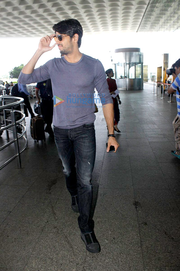 Sidharth Malhotra & Alia Bhatt depart for Delhi Sidharth Malhotra & Alia Bhatt depart for Delhi
