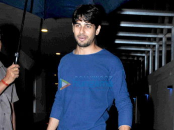 Sidharth Malhotra dines out with his close friends at Hakkasan