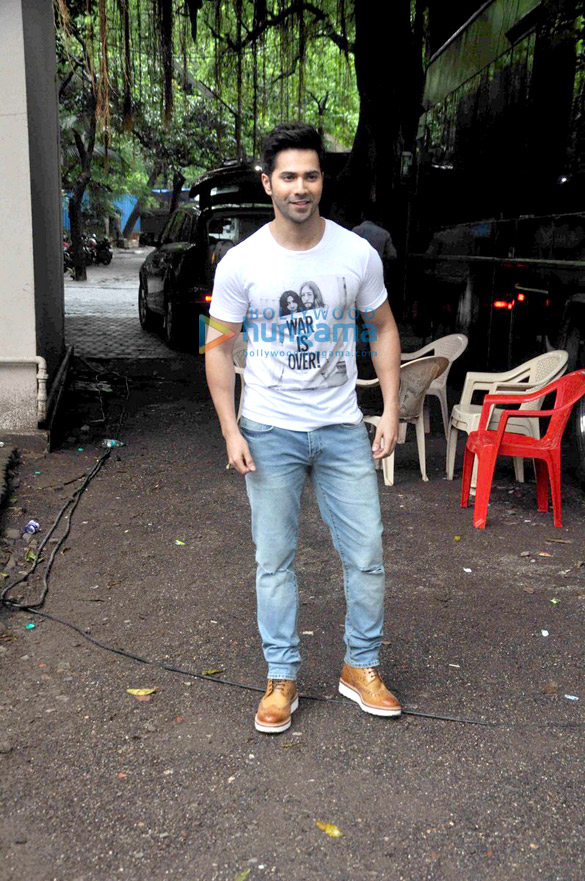 Varun Dhawan snapped promoting his film ‘Dishoom’ Varun Dhawan snapped promoting his film ‘Dishoom’