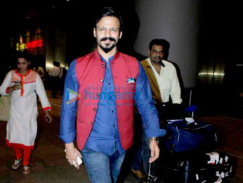 Vivek Oberoi, Urvashi Rautela, Aftab Shivdasani & Riteish Deshmukh snapped at the airport