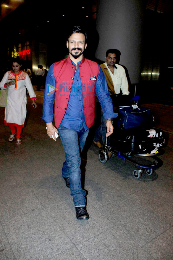 Vivek Oberoi, Urvashi Rautela, Aftab Shivdasani & Riteish Deshmukh snapped at the airport Vivek Oberoi, Urvashi Rautela, Aftab Shivdasani & Riteish Deshmukh snapped at the airport
