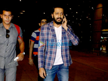 Vivek Oberoi, Urvashi Rautela, Aftab Shivdasani & Riteish Deshmukh snapped at the airport