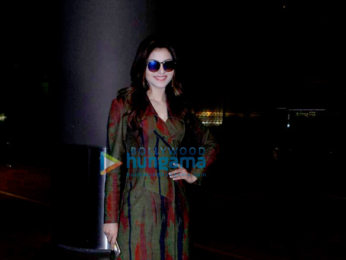 Vivek Oberoi, Urvashi Rautela, Aftab Shivdasani & Riteish Deshmukh snapped at the airport