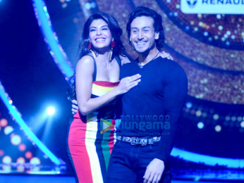 Jacqueline Fernandez & Tiger Shroff promote 'A Flying Jatt' on Jhalak Dikhhla Jaa 9