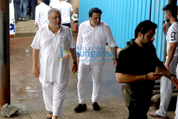 Celebs attend Krushna Abhishek’s father funeral Celebs attend Krushna Abhishek’s father funeral
