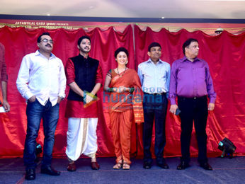 Shreyas Talpade & Manjari Fadnis at the poster Launch of 'Wah Taj'