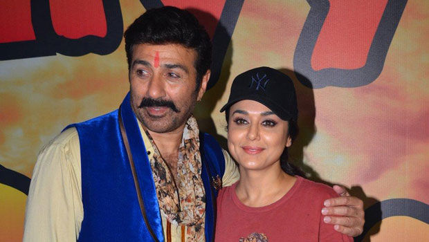 Sunny Deol, Preity Zinta & Ameesha Patel At ‘Bhaiyyaji Superhitt’ On Location