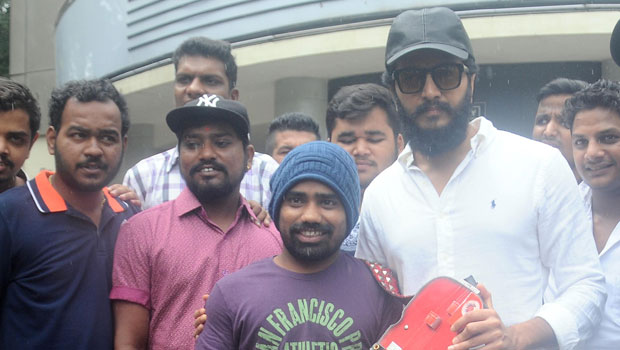Riteish Deshmukh Witnesses Audience Reaction Of ‘Banjo’