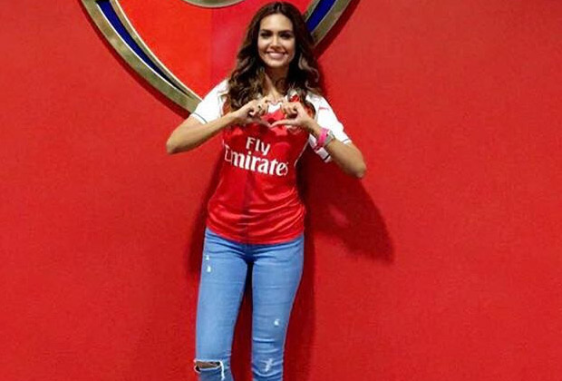 Check out: Esha Gupta goes on a dinner date with Arsenal player Hector Bellerin in London