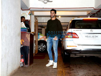 Ranbir Kapoor, Malaika Arora Khan, Amrita Arora snapped at Kareena Kapoor Khan's birthday bash