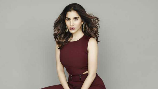 Sophie Choudry’s HEART-THROBBING Meet N Greet