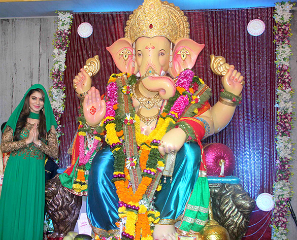 Urvashi Rautela visits the Andheri Cha Raja Ganpati Urvashi Rautela visits the Andheri Cha Raja Ganpati