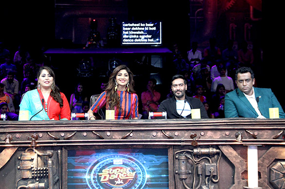 Ajay Devgn promotes ‘Shivaay’ on Super Dancer Ajay Devgn promotes ‘Shivaay’ on Super Dancer