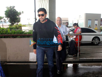 Kareena Kapoor Khan, Abhishek Bachchan & others snapped at the international airport