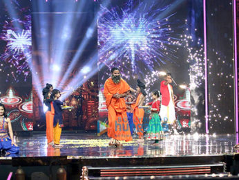 Baba Ramdev shows his dance skills on the sets of Super Dancer