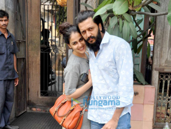 Riteish Deshmukh & Genelia Dsouza snapped post lunch at Pali Bhawan