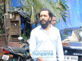 Riteish Deshmukh & Genelia Dsouza snapped post lunch at Pali Bhawan