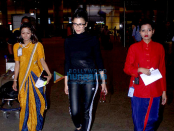 Shruti Hassan & Elli Avram snapped at the airport