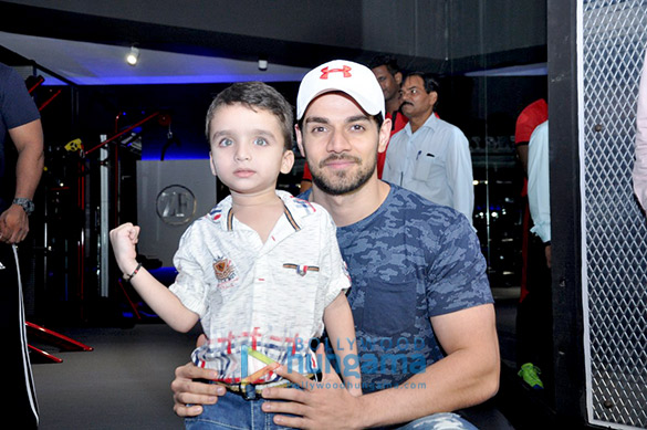 Sooraj Pancholi snapped with a kid fan at Gym launch Sooraj Pancholi snapped with a kid fan at Gym launch