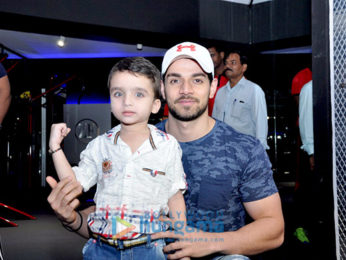 Sooraj Pancholi snapped with a kid fan at Gym launch