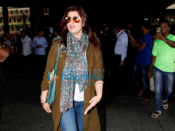 Akshay Kumar & family return from Cape Town